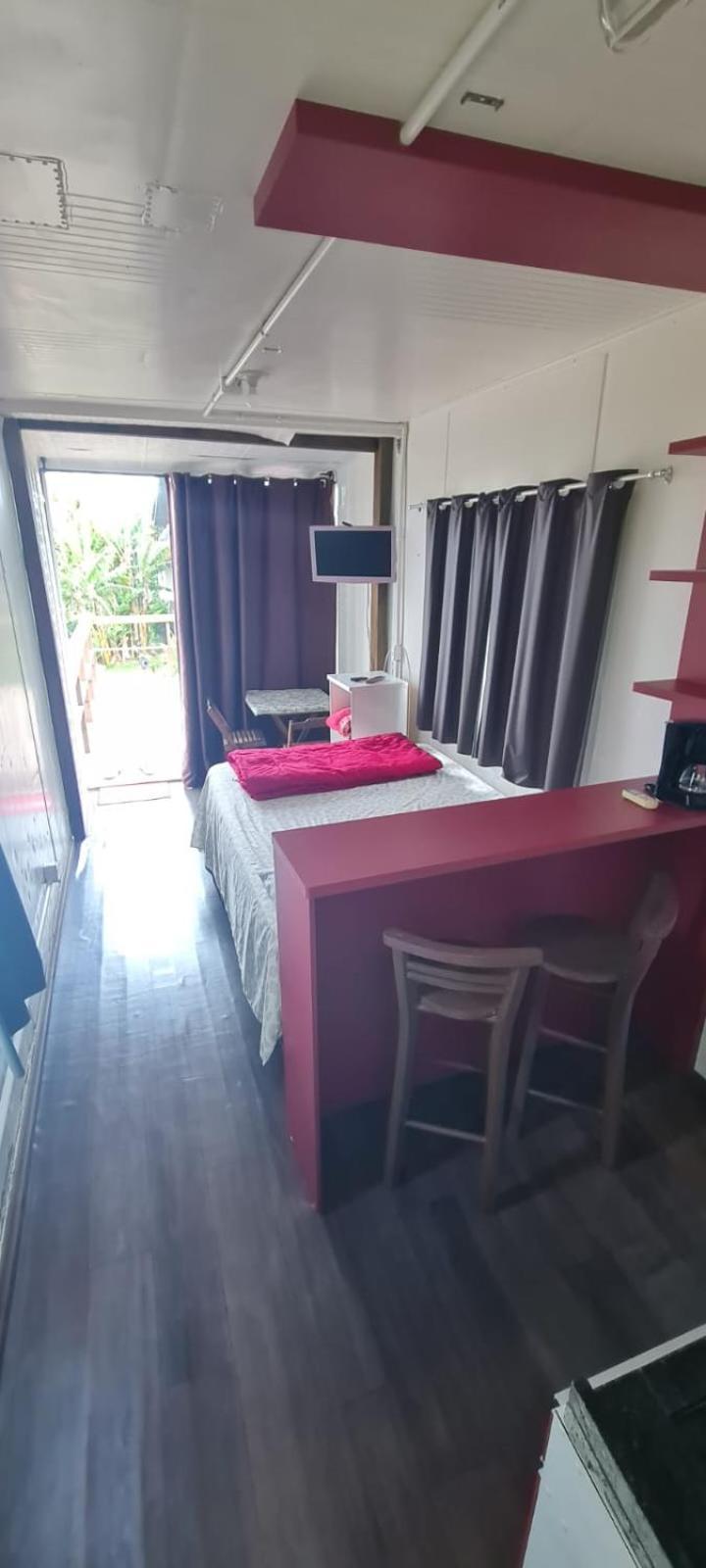 Hindu Box Containers E Cabanas Praia do Rosa Eksteriør billede