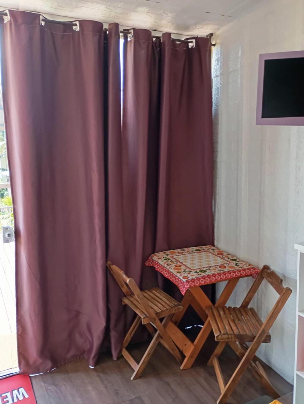 Hindu Box Containers E Cabanas Praia do Rosa Eksteriør billede