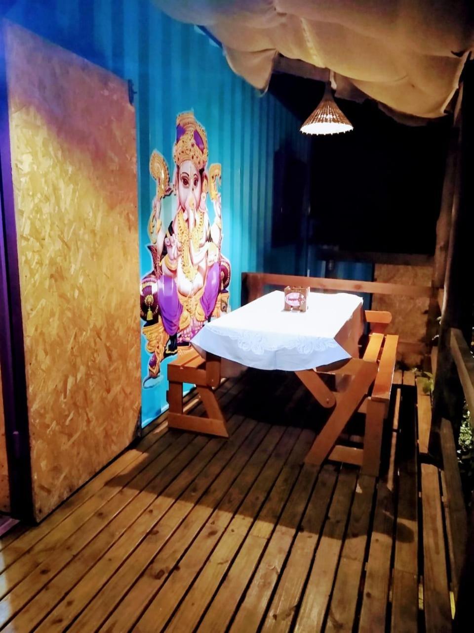 Hindu Box Containers E Cabanas Praia do Rosa Eksteriør billede